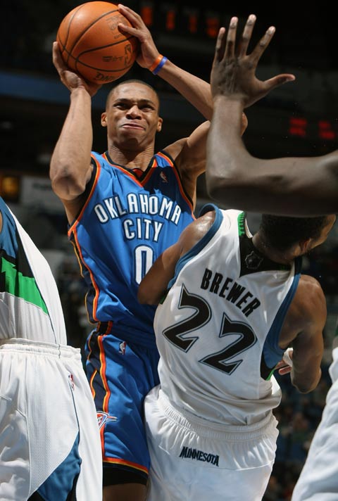 回家了！内马尔收获回归桑托斯首球后，不断亲吻队徽.