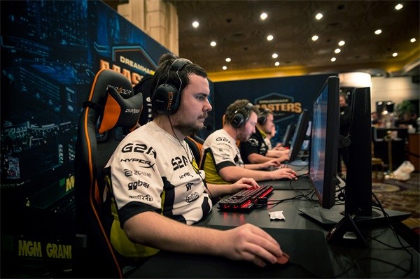 对于他来说 对于他来说