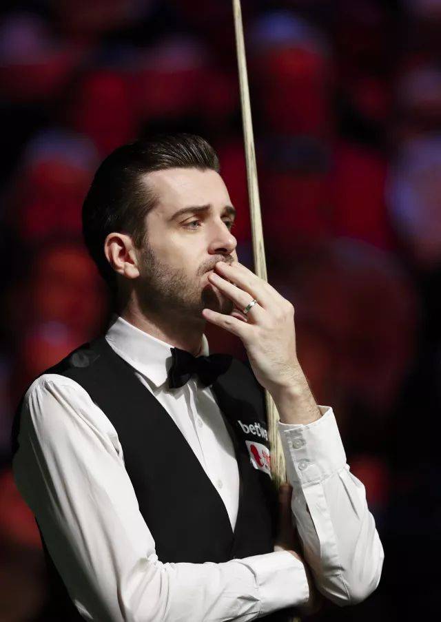 他变得更加 他变得更加